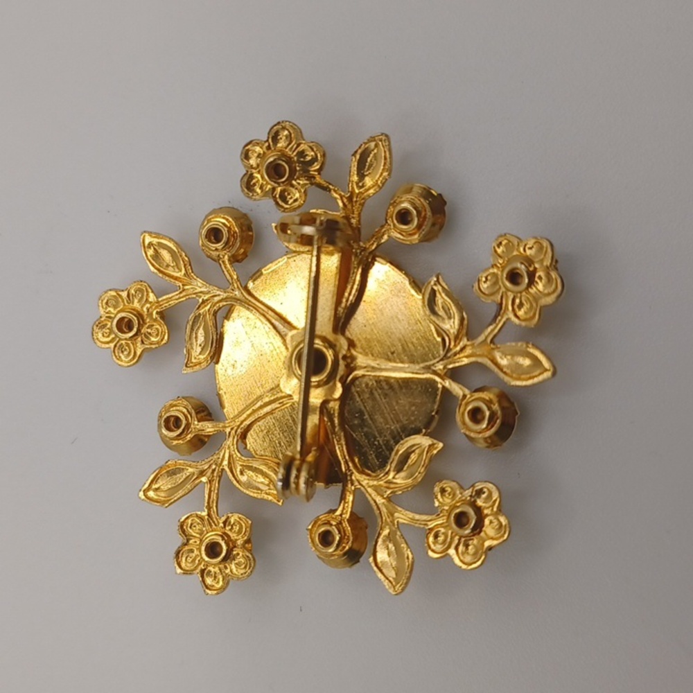 Vintage Guilloche Mother Mary Gold tone Brooch - Picture 3 of 5